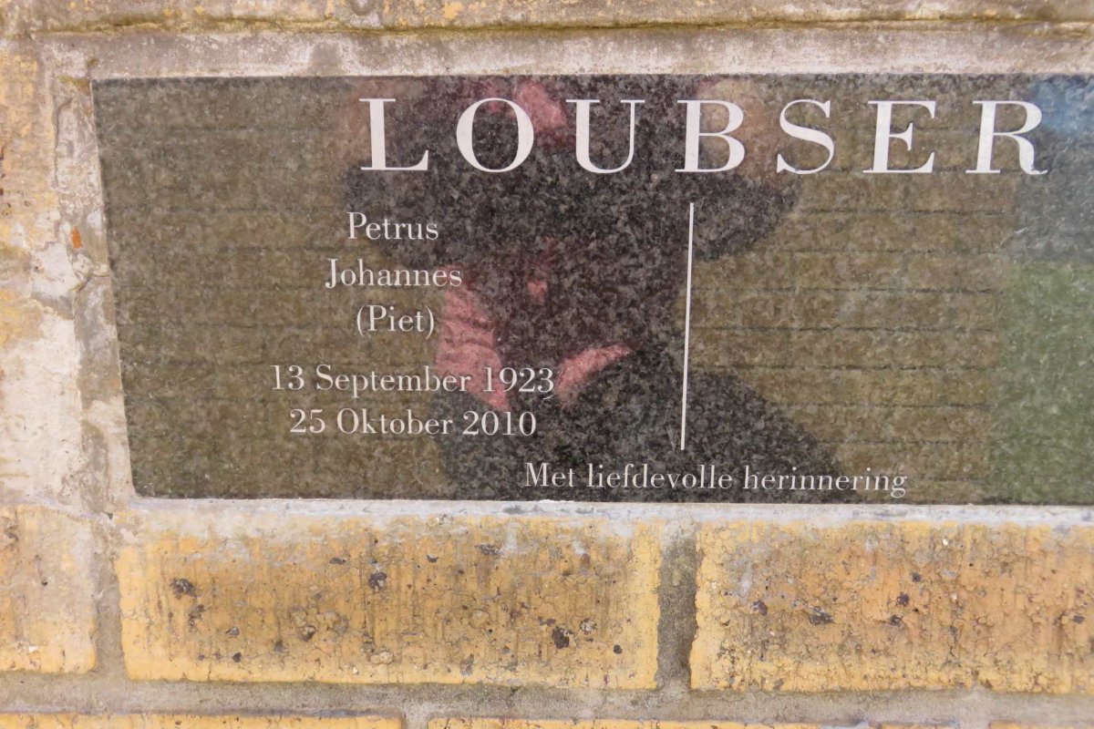 LOUBSER Petrus Johannes 1923-2010