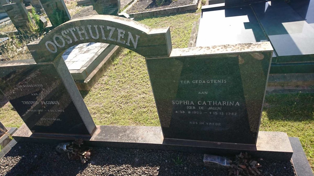 OOSTHUIZEN Theunis Jacobus 1897-1973 &amp; Sophia Catharina DE JAGER 1903-1982