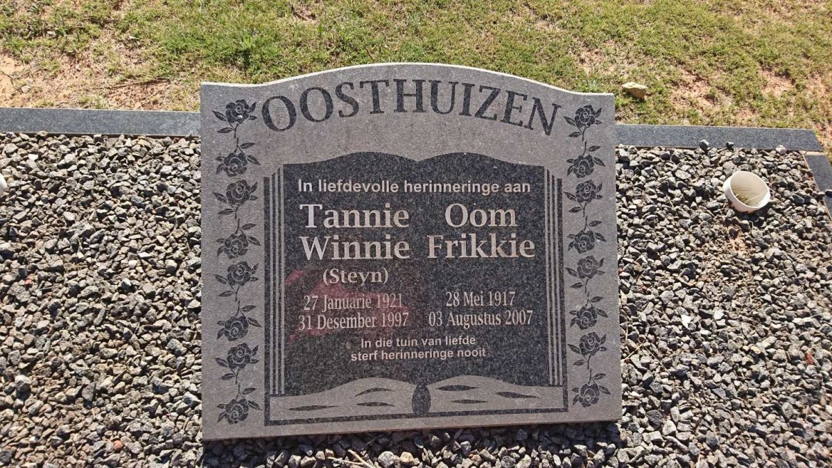 OOSTHUIZEN Frikkie 1917-2007 &amp; Winnie STEYN 1921-1997