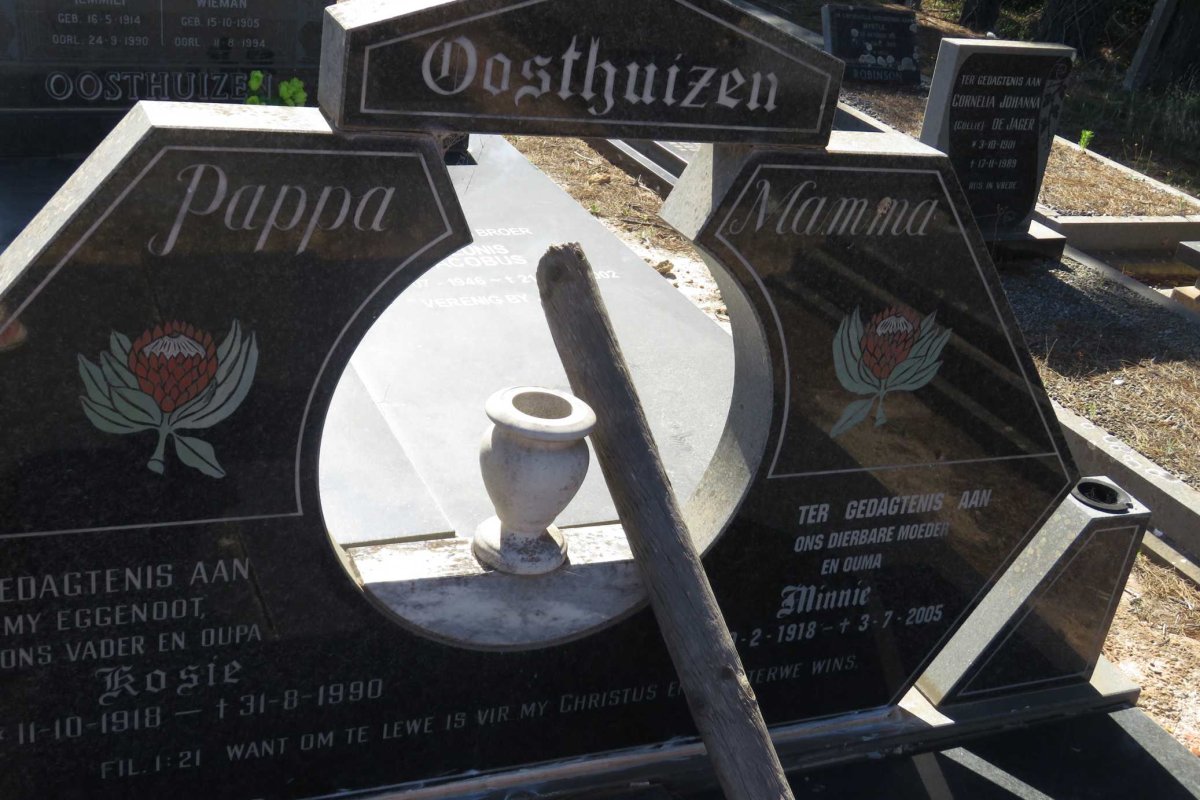 OOSTHUIZEN Kosie 1918-1990 &amp; Minnie 1918-2005