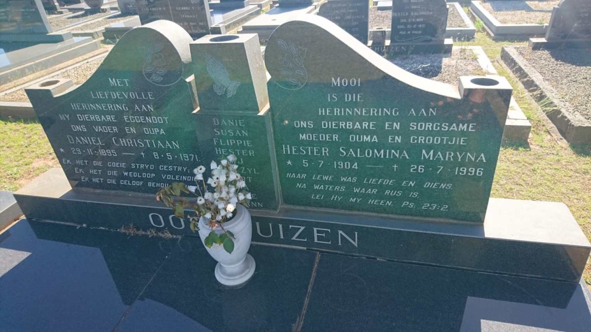 OOSTHUIZEN Daniel Christiaan 1895-1971 &amp; Hester Salomina Maryna 1904-1996