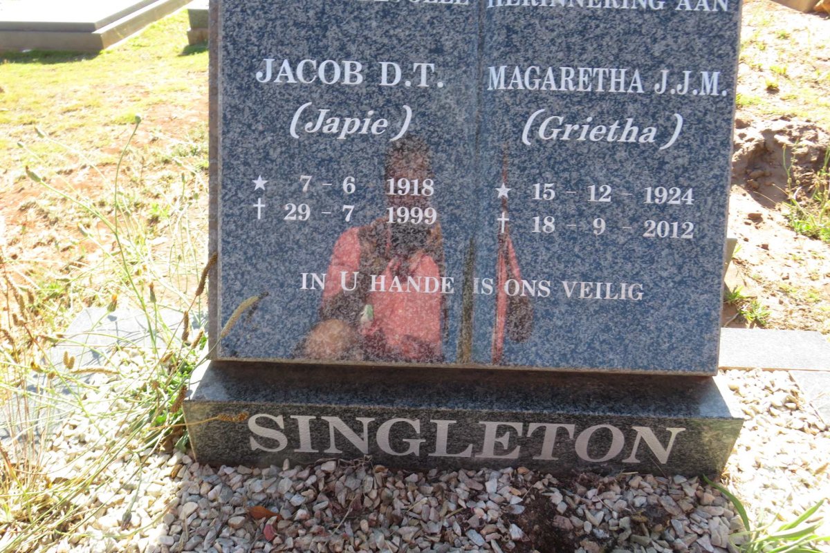 SINGLETON Jacob D.T. 1918-1999 &amp; Magaretha J.J.M. 1924-2012