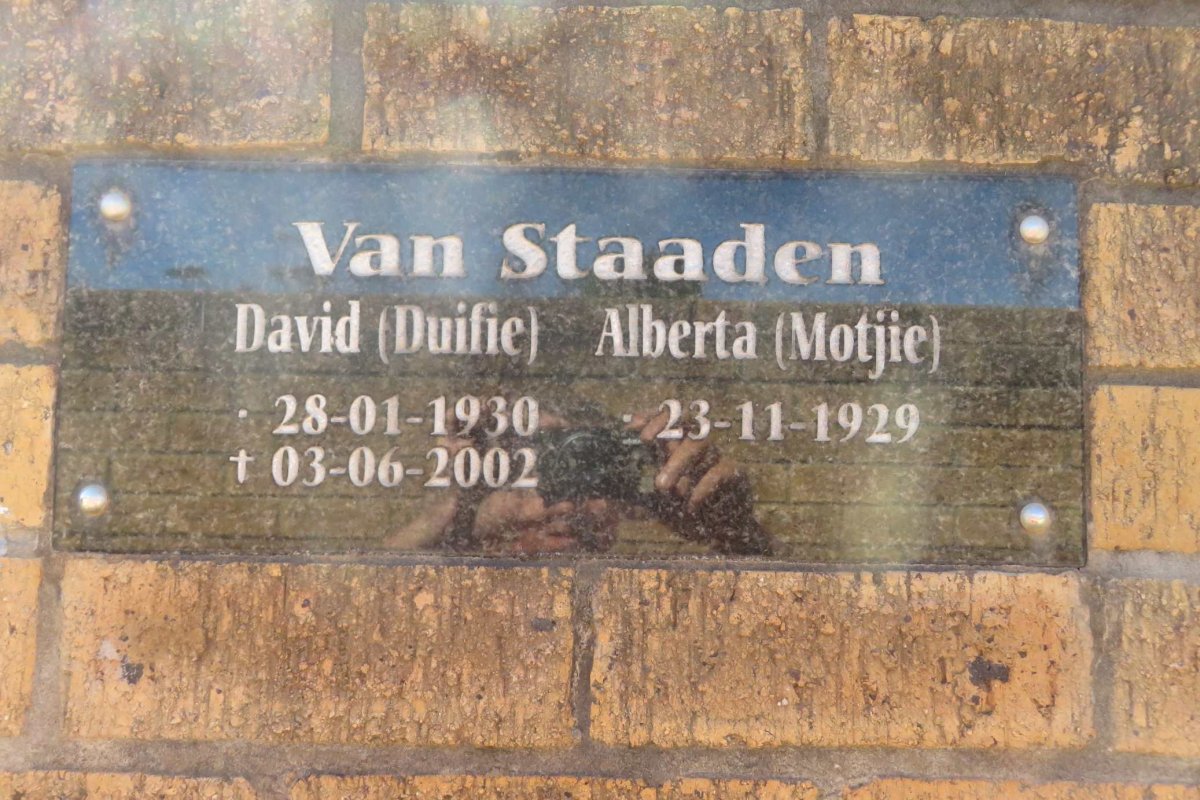STAADEN David, van 1930-2002 &amp; Alberta 1929-