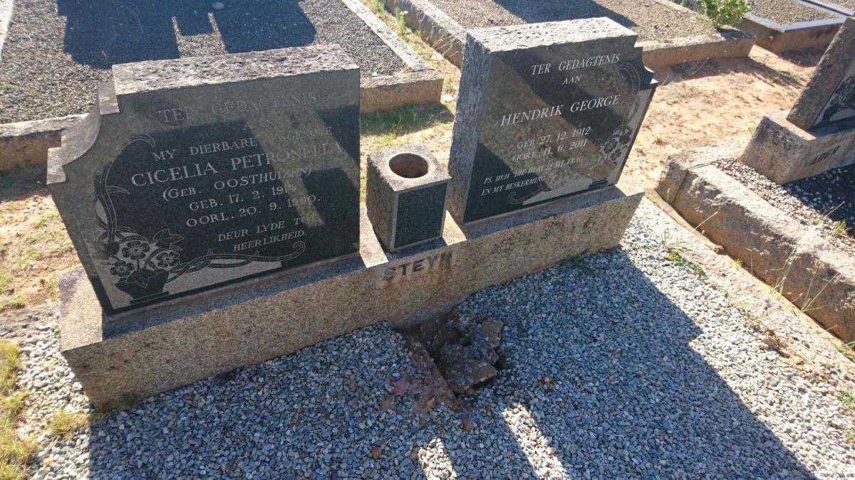 STEYN Hendrik George 1912-2011 &amp; Cicelia Petronella OOSTHUIZEN 1914-1960