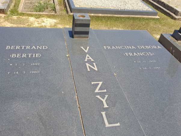 ZYL Bertrand, van 1899-1960 &amp; Francina Debora 1902-1983
