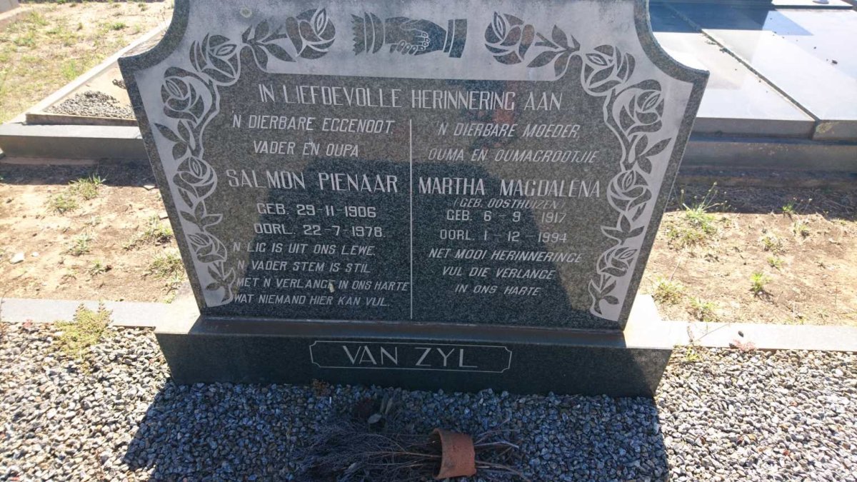 ZYL Salmon Pienaar, van 1906-1978 &amp; Martha Magdalena OOSTHUIZEN 1917-1994