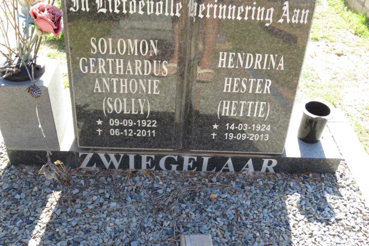 ZWIEGELAAR Solomon Gerhardus Anthonie 1922-2011 &amp; Hendrina Hester 1924-2013