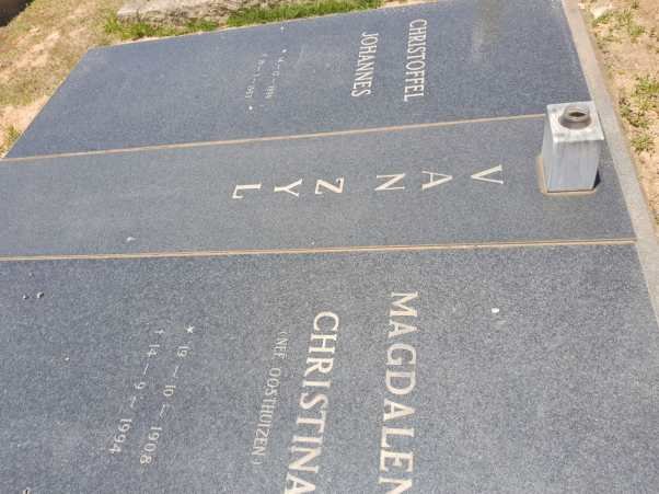 ZYL Christoffel Johannes, van 1899-1983 &amp; Magdalena Christina OOSTHUIZEN 1908-1994