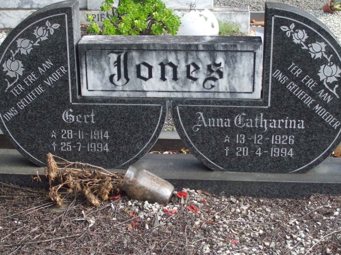 JONES Gert 1914-1994 &amp; Anna Catharina 1926-1994