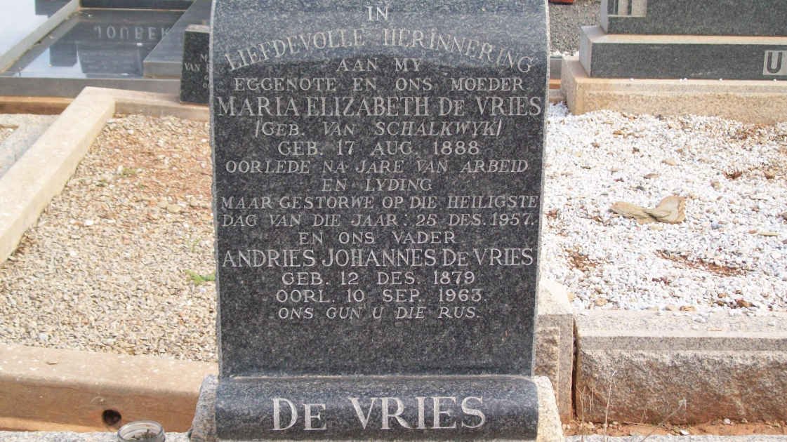 VRIES Andries Johannes, de 1879-1963 &amp; Maria Elizabeth VAN SCHALKWYK 1888-1957