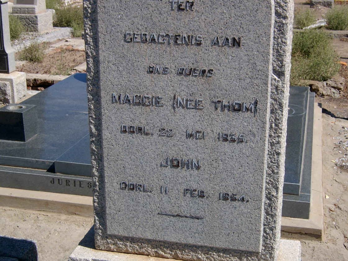 ? John -1954 &amp; Maggie THOM -1935