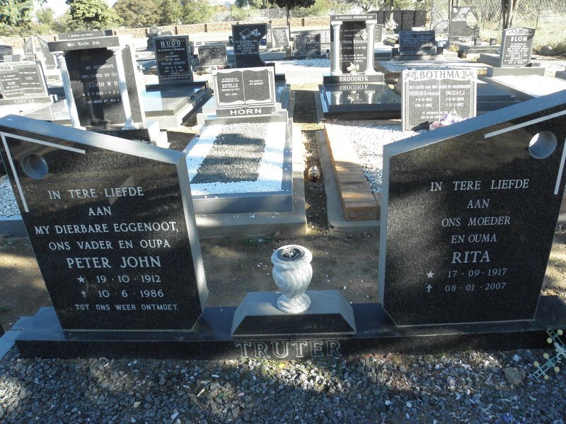 TRUTER Peter John 1912-1986 &amp; Rita 1917-2007
