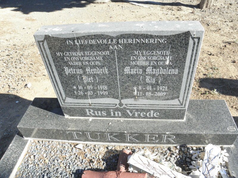 TUKKER Petrus Hendrik 1918-1999 &amp; Maria Magdalena 1921-20091921-2009