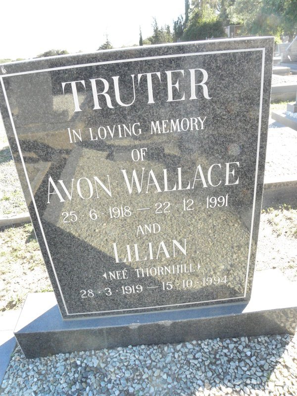 TRUTER Avon Wallace 1918-1991 &amp; Lilian THORNHILL 1919-1994