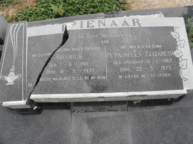 PIENAAR Jacobus 1901-1972 &amp; Petronella Elizabeth PIENAAR 1907-1973