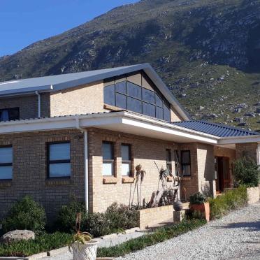 Western Cape, BETTY'S BAY, NG Gemeente Kleinmond Gemeentesentrum, Gedenkmuur / Memorial Wall