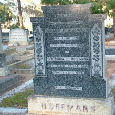 HOFFMANN Johann F. 1878-1946 &amp; Gertruida J. BLOM 1880-1958