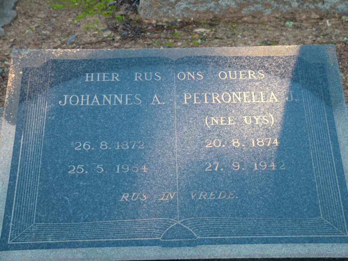 ?? Johannes A. 1872-1964 &amp; Petronella J. UYS 1974-1942