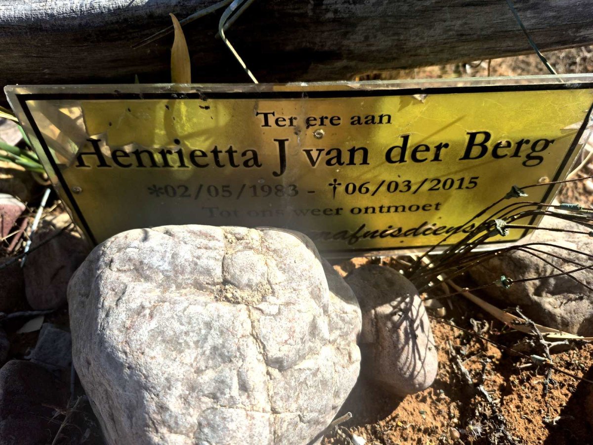 BERG Henrietta J., van der 1983-2015