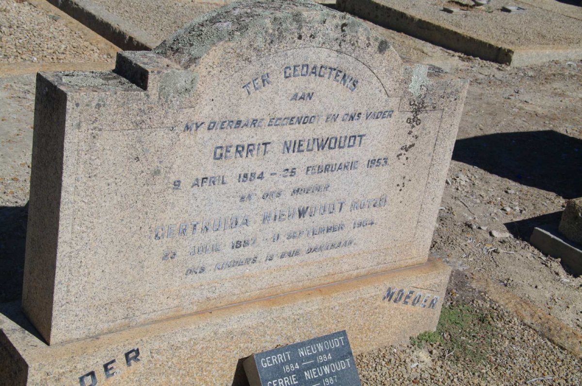 NIEUWOUDT Gerrit 1884-1953 &amp; Gertruida KOTZE 1887-1964 :: NIEUWOUDT Gerrit 1884-1984 :: NIEUWOUDT Gerrie 1987
