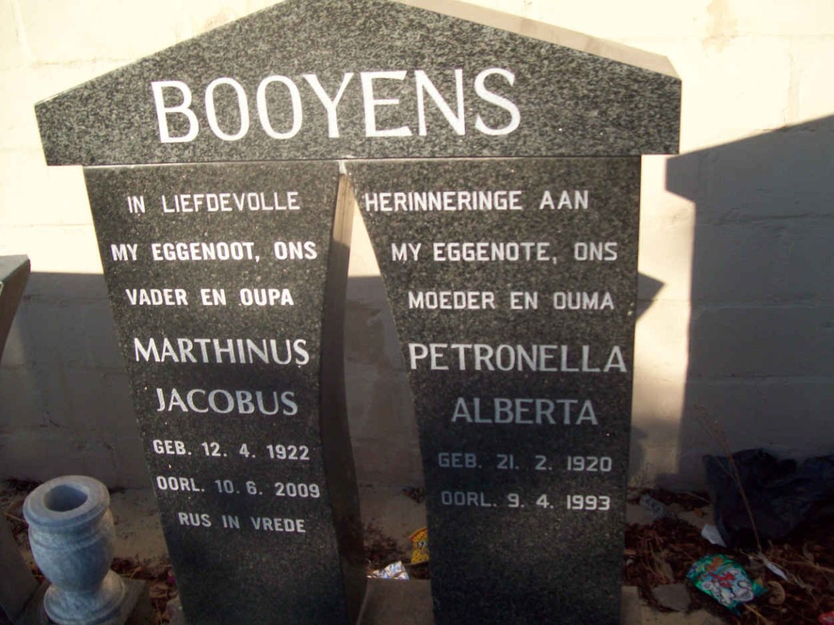 BOOYENS Marthinus Jacobus 1922-2009 &amp; Petronella Alberta 1920-1993