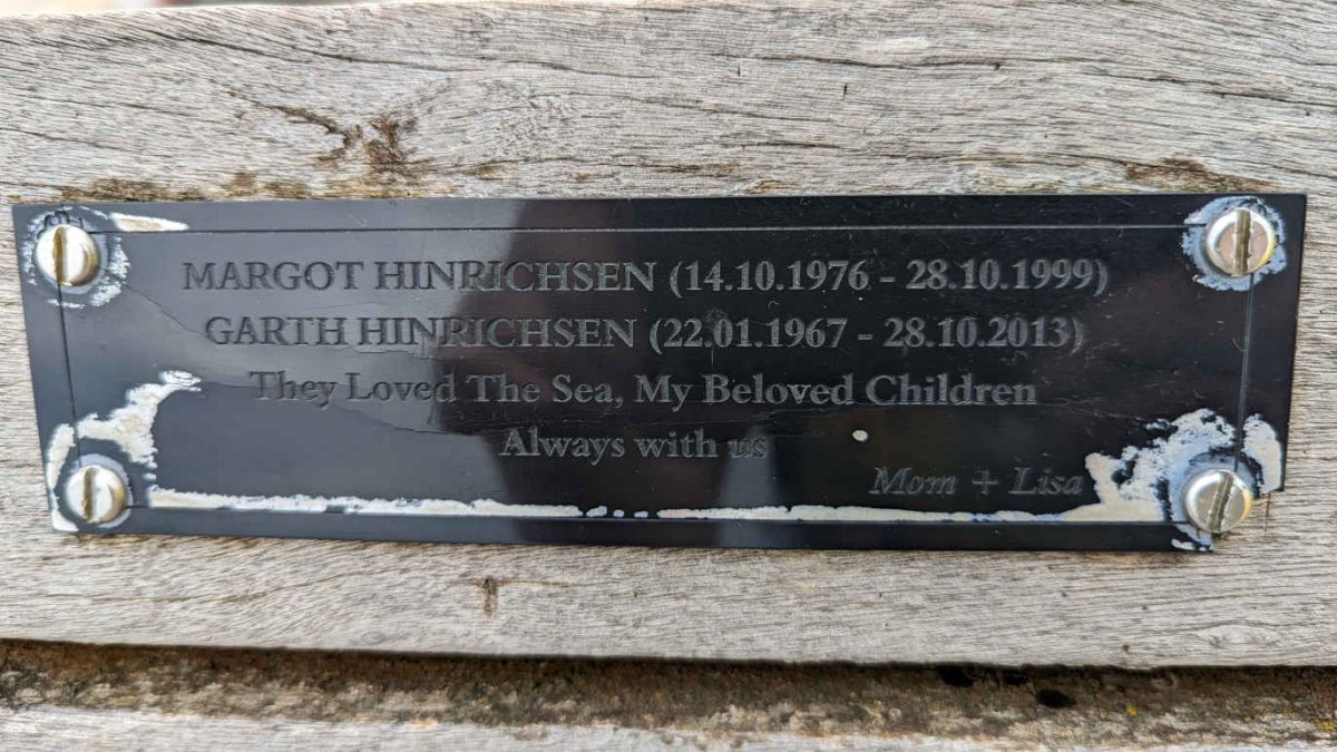 HINRICHSEN Garth 1967-2013 :: HINRICHSEN Margot 1976-1999