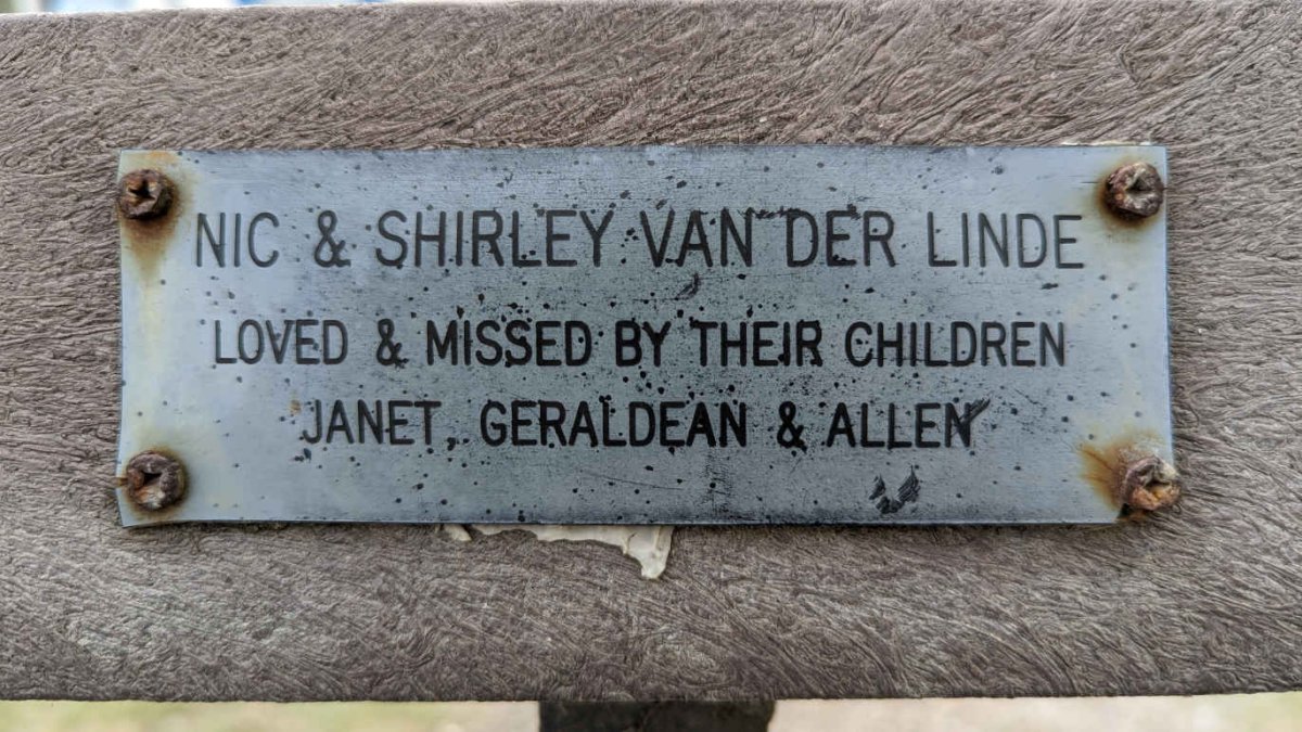 LINDE Nic, van der &amp; Shirley