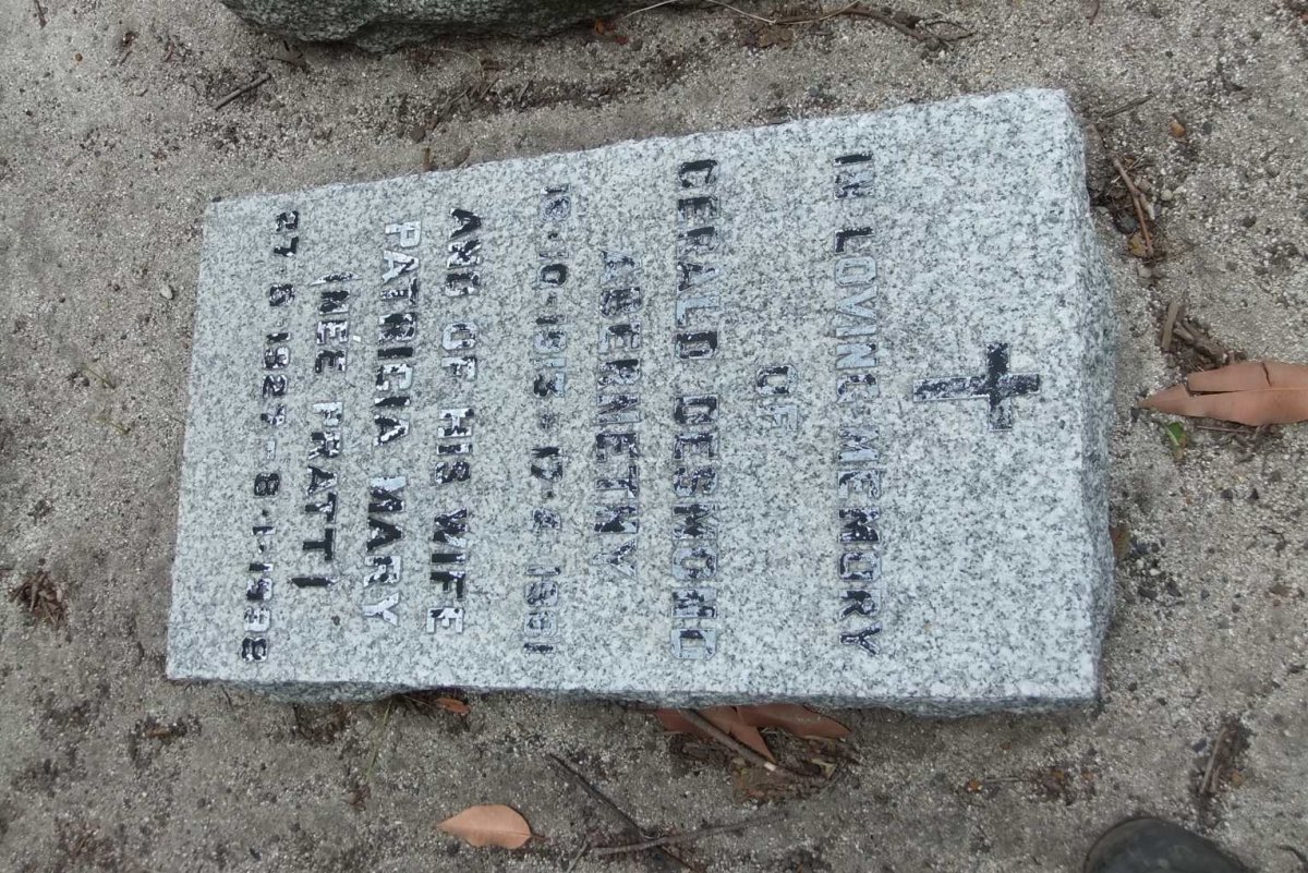 ABERNETHY Gerald Desmond 1913-1981 &amp; Patricia Mary PRATT 1927-1998