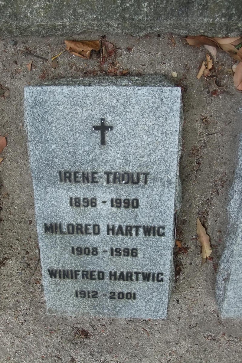 HARTWIG Mildred 1908-1996 :: HARTWIG Winifred 1912-2001 :: TROUT Irene 1896-1990