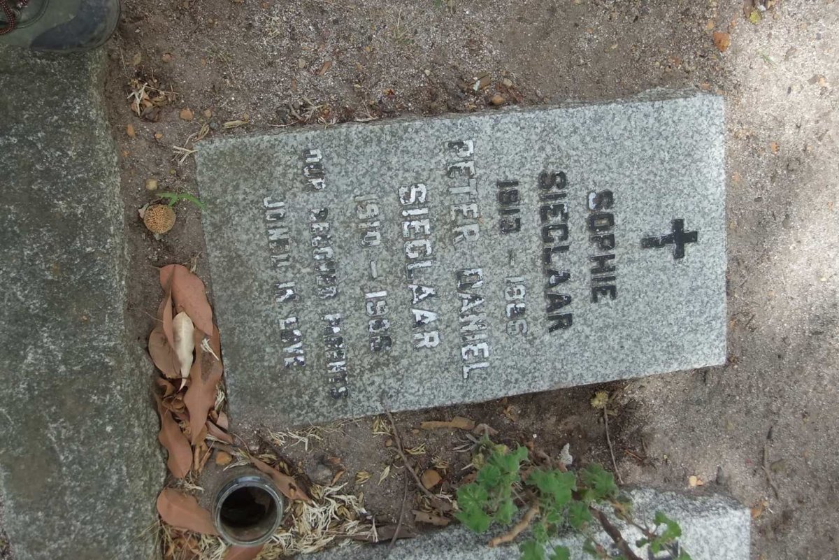 SIEGLAAR Peter Daniel 1910-1986 &amp; Sophie 1913-1986