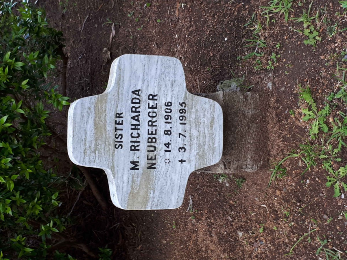 NEUBERGER M. Richarda 1906-1995