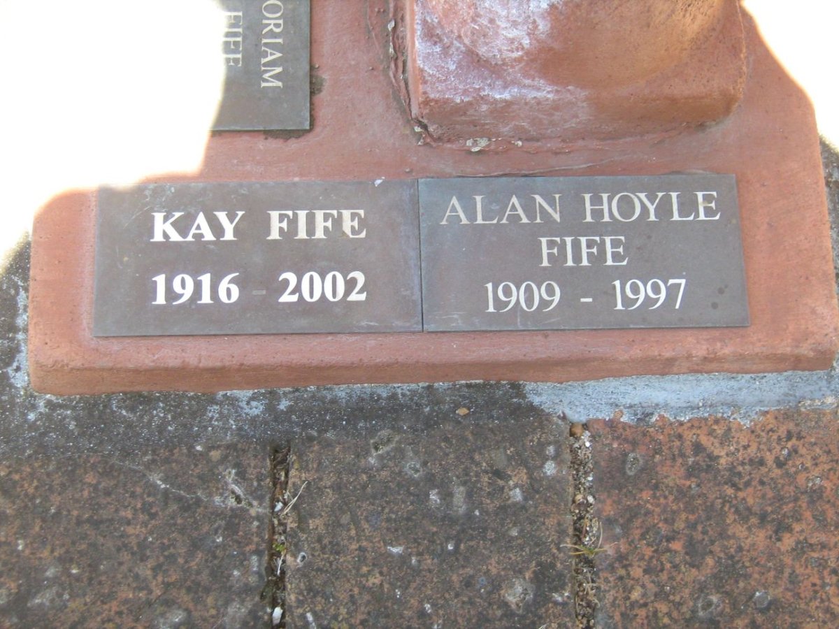 FIFE Alan Hoyle 1909-1997 &amp; Kay 1916-2002 :: FIFE Janet 1951-1985 :: FIFE Niel Hoyle 1944-1994