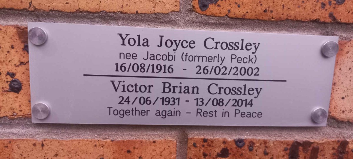 CROSSLEY Victor Brian 1931-2014 & Yola Joyce JACOBI formerly PECK 1916-2002