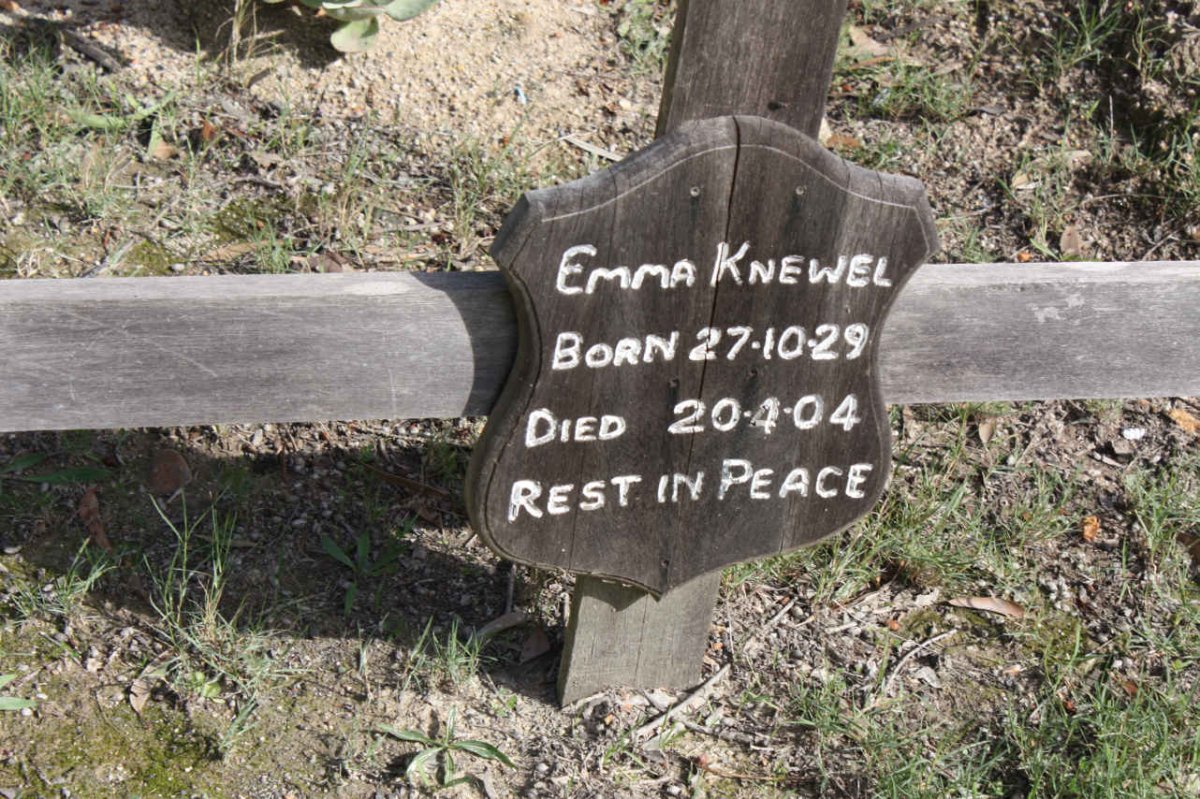 KNEWEL Emma 1929-2004