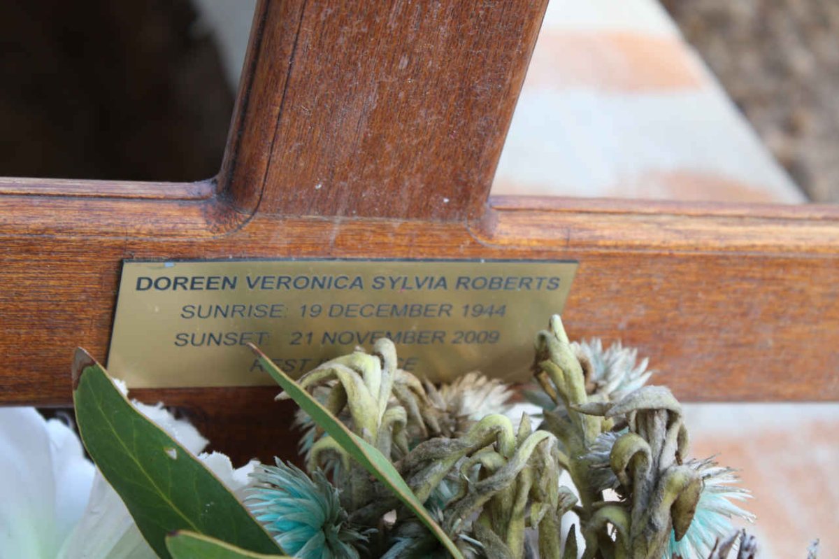 ROBERTS Doreen Veronica Sylvia 1944-2009