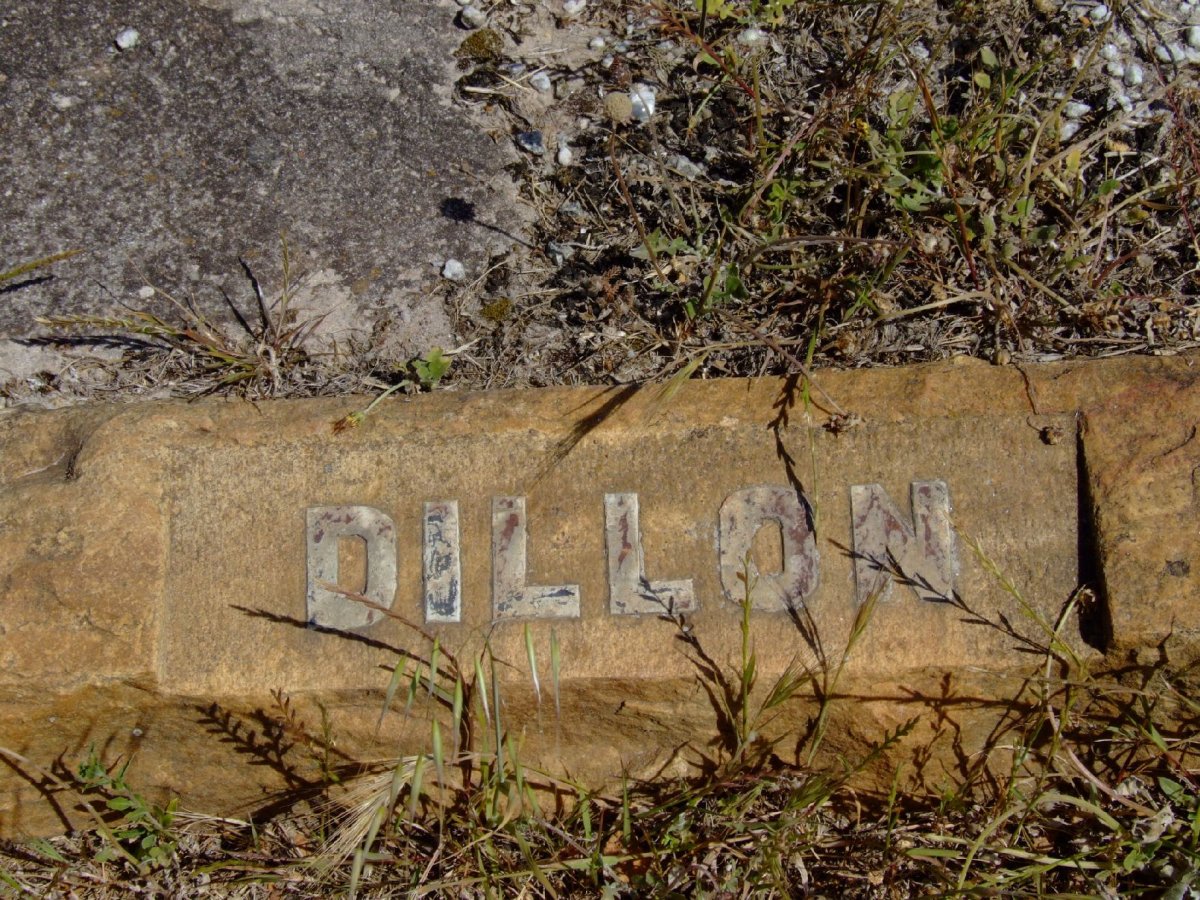 DILLON ?