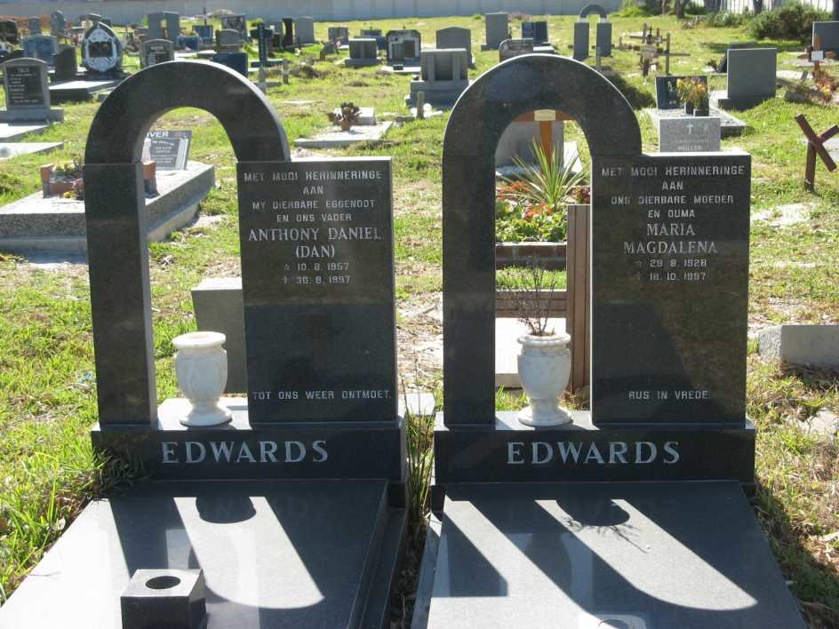EDWARDS Maria Magdalena 1928-1997 :: EDWARDS Anthony Daniel 1957-1997