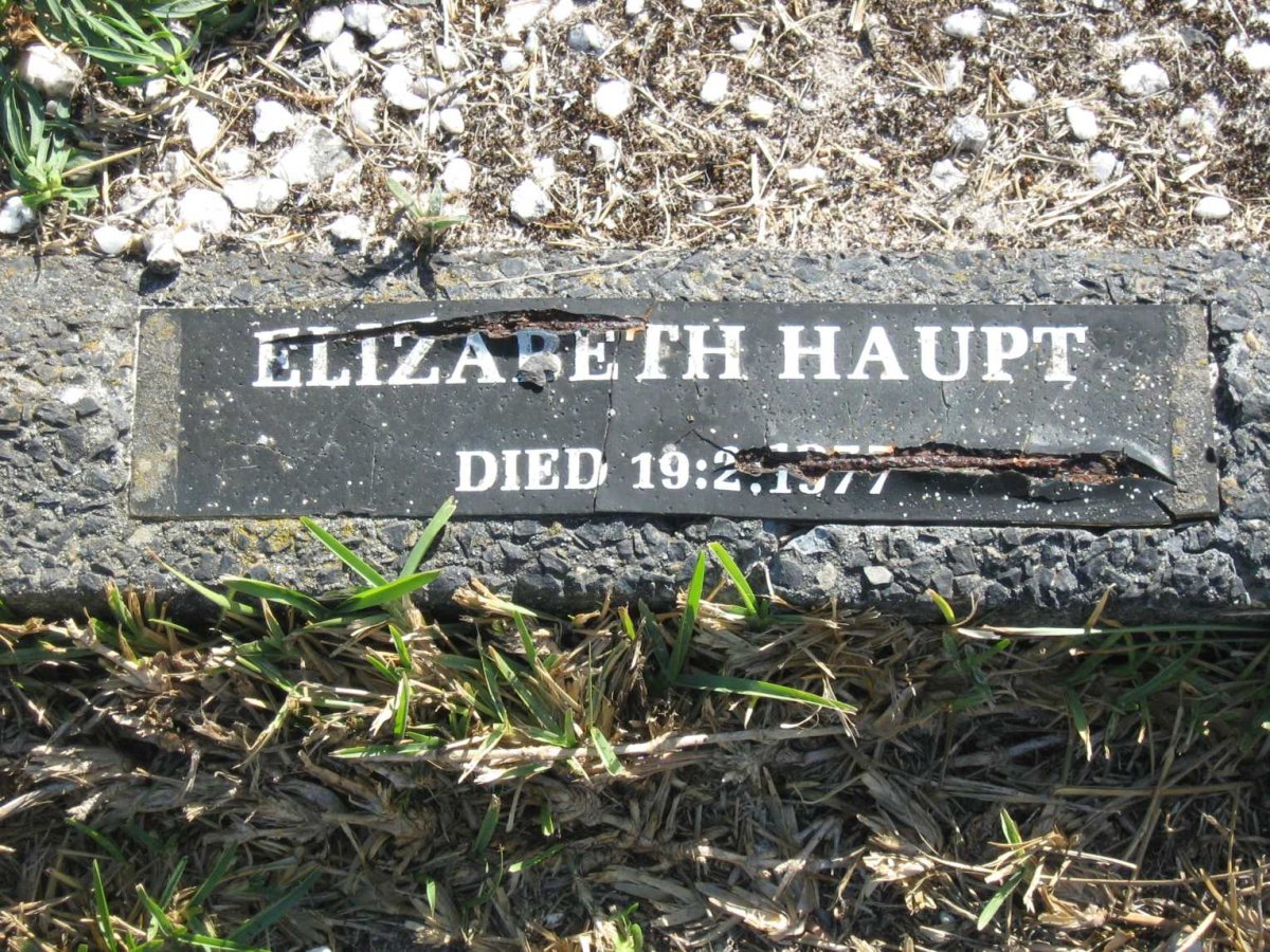 HAUPT Elizabeth -1977