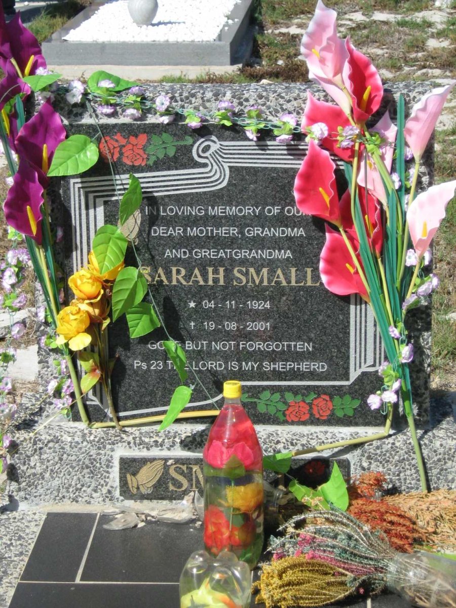 SMALL Sarah 1924-2001