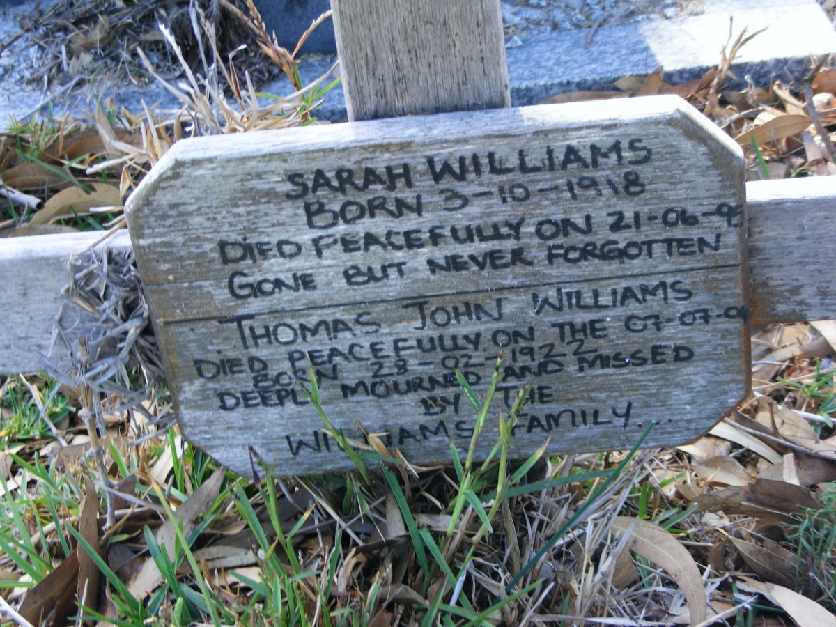 WILLIAMS Thomas John 1922-2004 &amp; Sarah 1918-1995