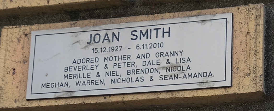 SMITH Joan 1927-2010