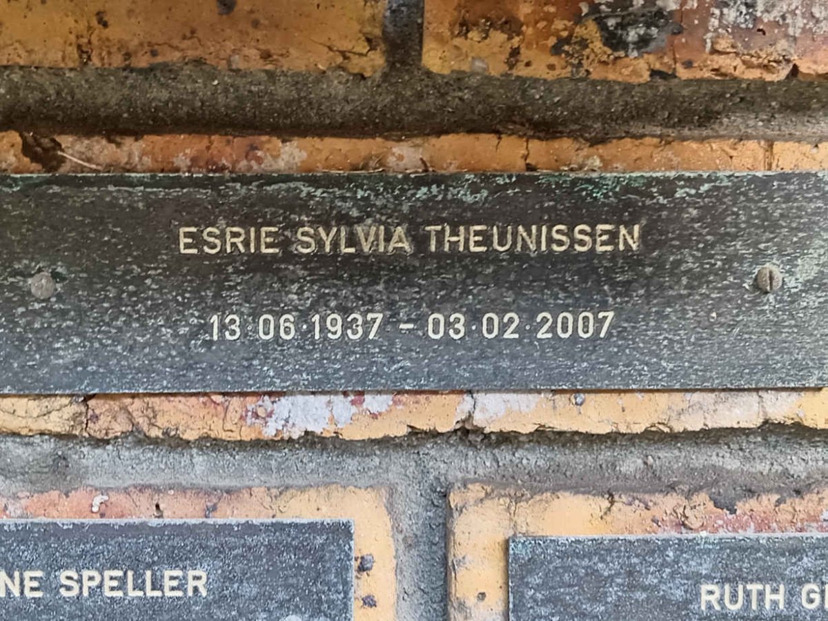 THEUNISSEN Esrie Sylvia 1937-2007