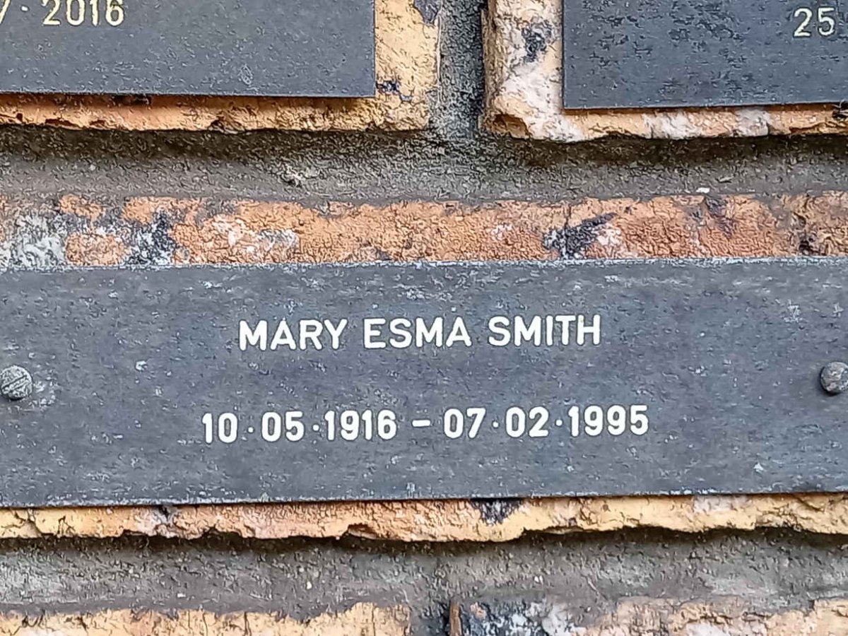 SMITH Mary Esma 1916-1995