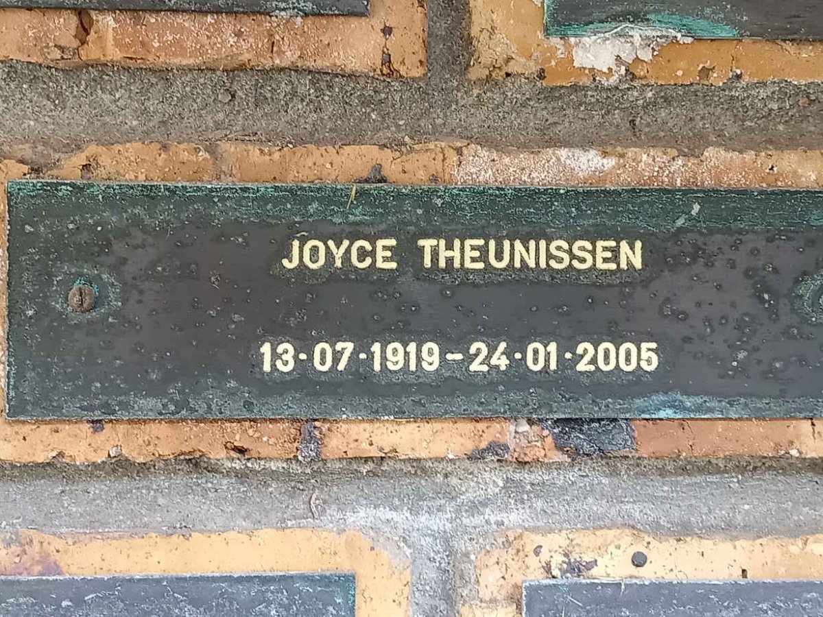 THEUNISSEN Joyce 1919-2005