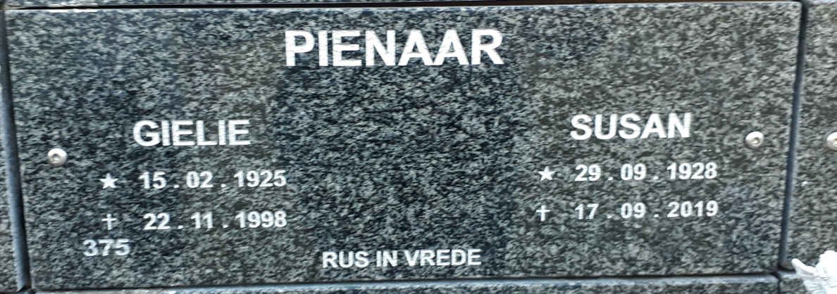 PIENAAR Gielie 1925-1998 &amp; Susan 1928-2019
