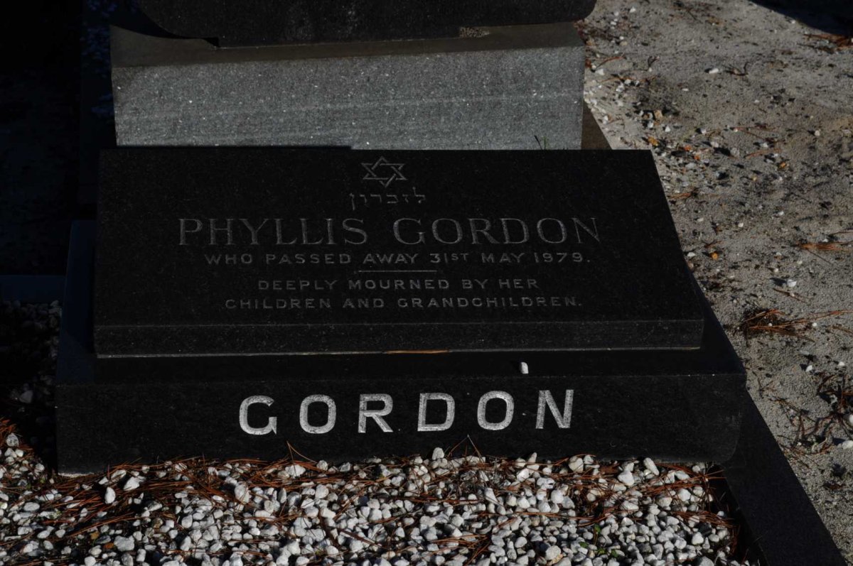 GORDON Phyllis -1979