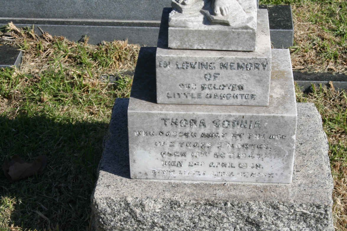 ? Thora Sophia 1947-1948