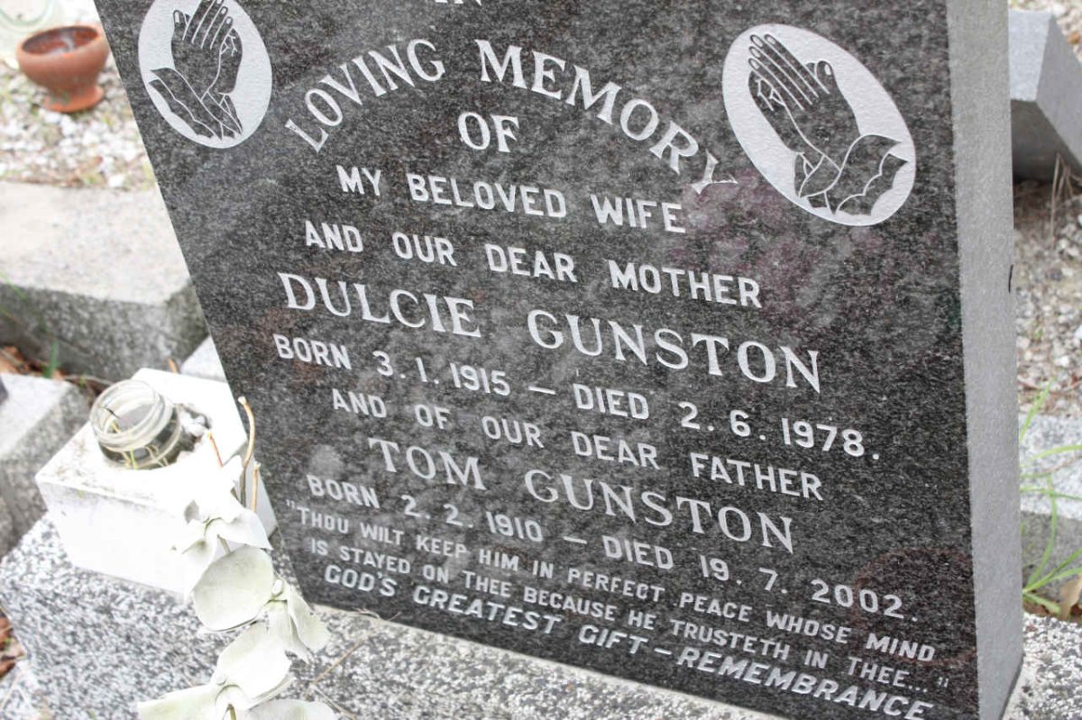 GUNSTON Tom 1910-2002 &amp; Dulcie 1915-1978