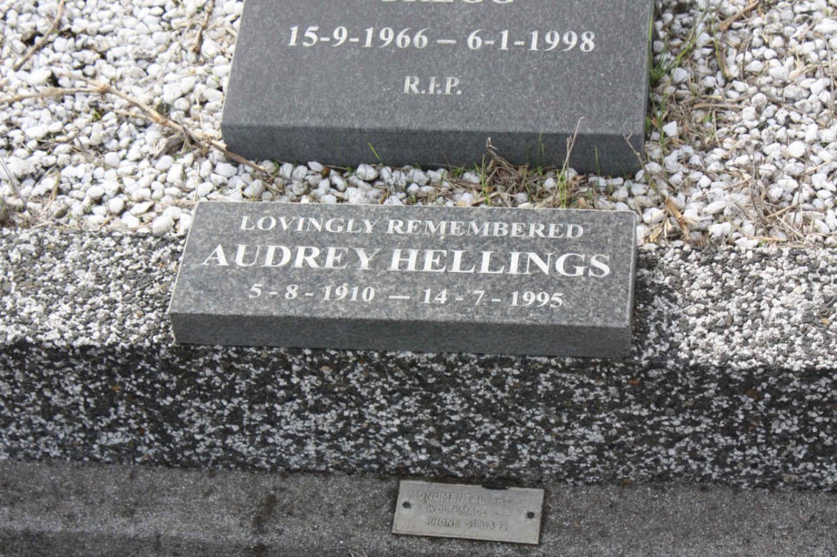 HELLINGS Audrey 1910-1995