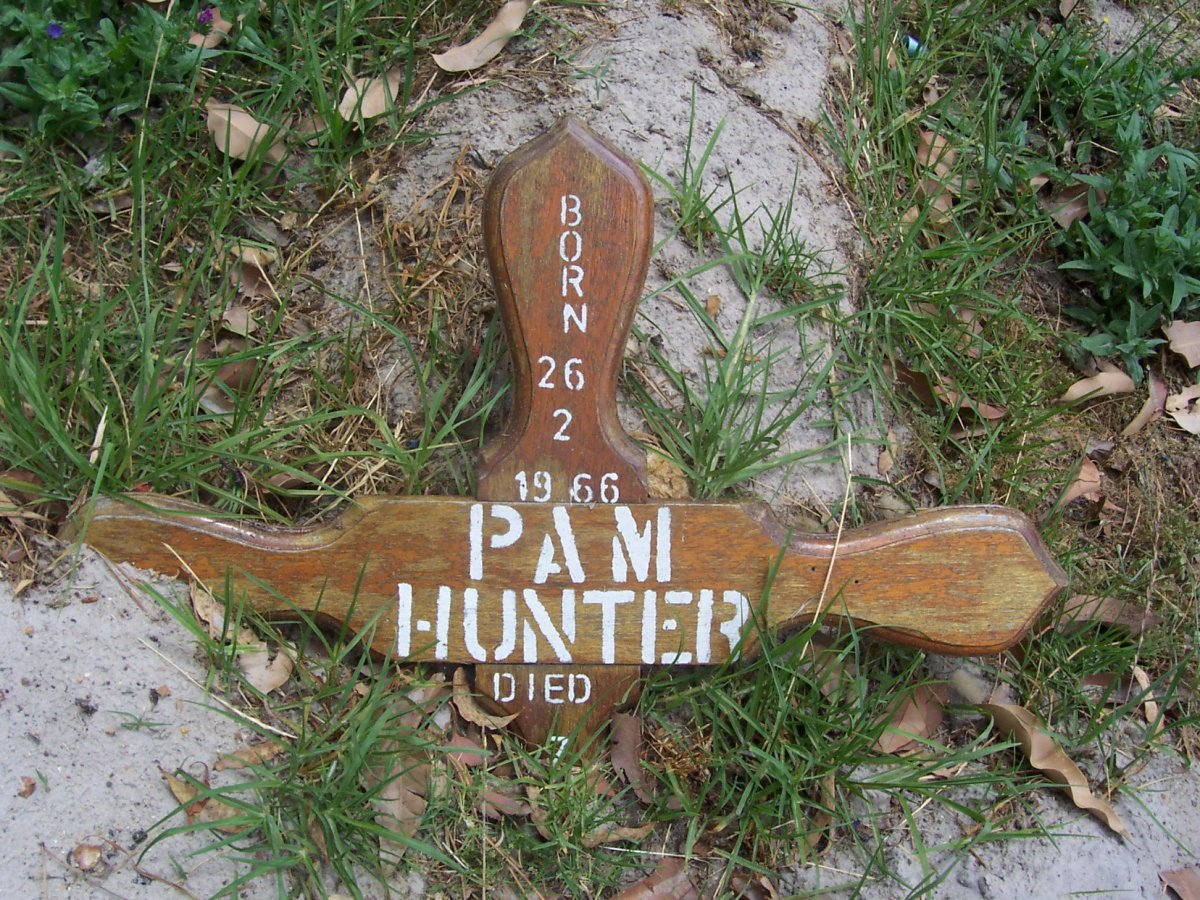 HUNTER Pam 1966-?